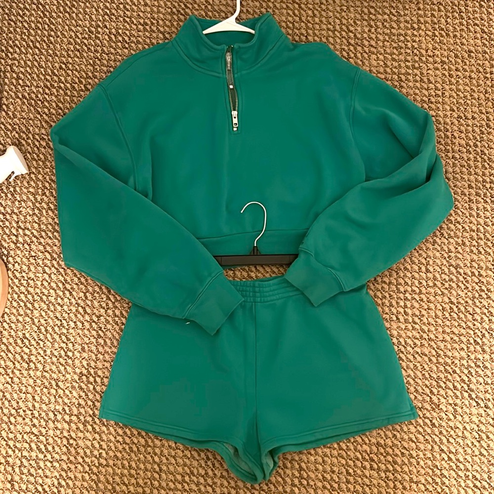 Aritzia TNA green cozy fleece 1/4 zip sweatshirt and sweat shorts matching set s
